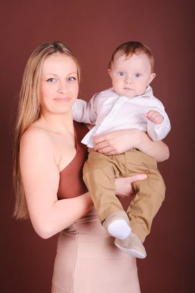 Mother holding boy — Stock Photo, Image