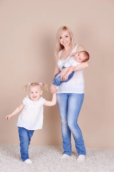 Gelukkige familie — Stockfoto