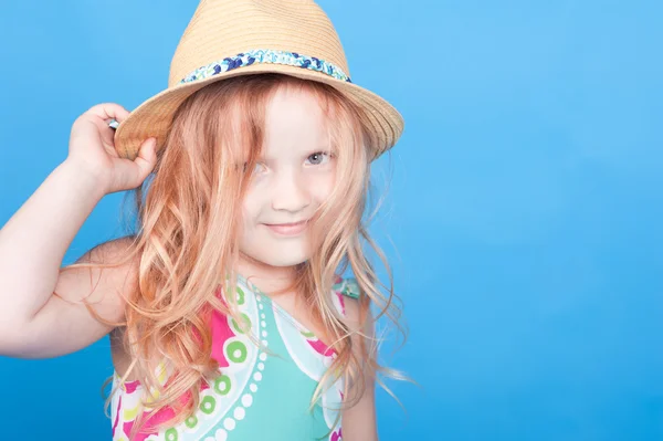 Little girl in straw hat — Stock Photo, Image