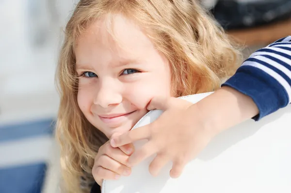 Smiling girl — Stock Photo, Image