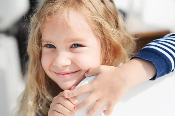 Smiling girl — Stock Photo, Image