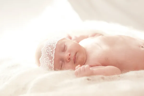 Baby girl sleeping on knitted cover — Stock Photo, Image