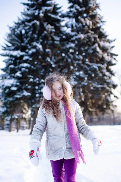 Cute Funny Kid Girl Year Old Walk Snowy Park Nature — Stock Photo, Image