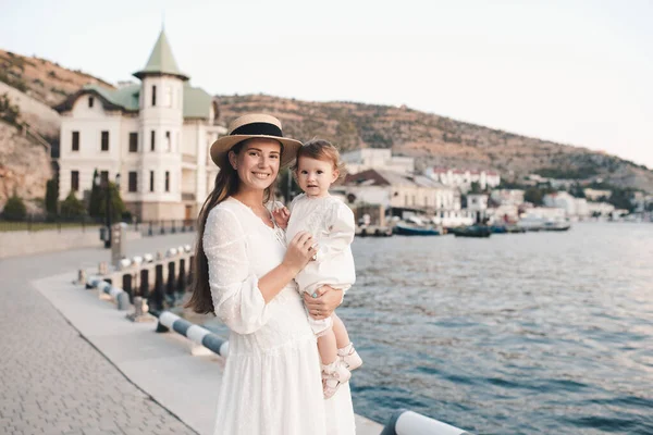 Happy Stylish Woman Hold Baby Girl Year Old Wear White — Stockfoto