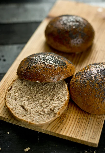 haşhaş tohumu ile tam buğday ekmeği