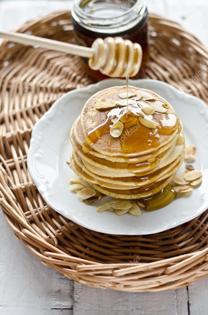 Pancakes with honey and almonds