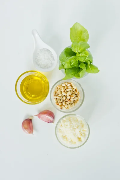 hafif bir arka plan üzerine pesto hazırlamak için ayarla