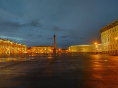 St. Petersburg gecesi, yağmurdan sonra. Gece Rusya 'nın kültürel başkenti..