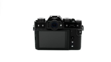 Aynasız Kamera Gövdesi Fujifilm X-T30 işaret ii (2) beyaz arkaplan üzerinde siyah.