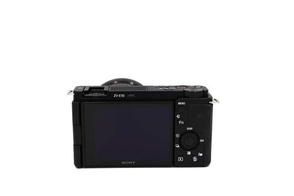 ビデオブロガーのためのミラーレスカメラ トップブロガーカメラソニーアルファZv 10キット16 50Mmブラック 白地に — ストック写真