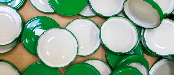 Зеленый Металлический Винт Крышки Лежат Коробке — стоковое фото