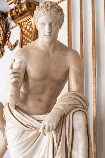 Close Ancient Marble Statue Representing Young Roman Emperor Bare Chest — Fotografia de Stock