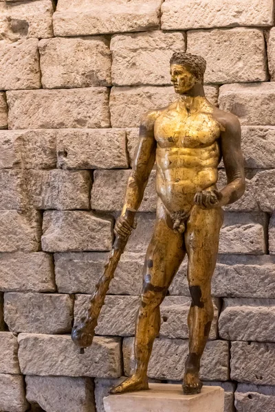 Bronze Ancient Statue Naked Young Man Holding Club — Stock Photo, Image