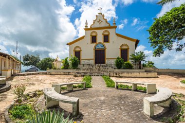 Brezilya 'nın kırsal kesimindeki eski Katolik kilisesinin ön cephesi