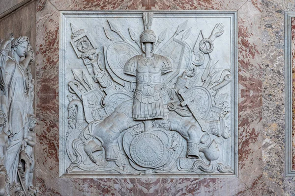 Detail Sculptures Carved Marble Wall Showing Variety War Objects Ancient — Stockfoto