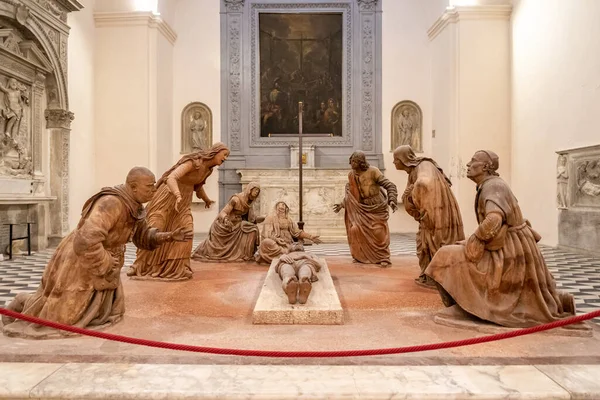 Natural Size Statues Representing Virgin Mary Aside Other People Crying — Photo