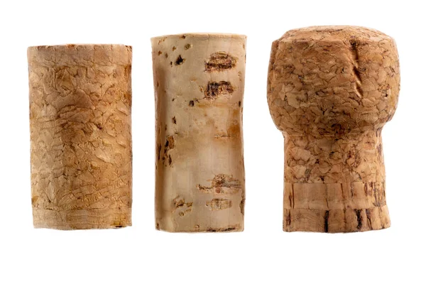 Beyaz arka planda izole edilmiş şarap mantarları. Üst üste üç farklı mantar tipini kapat