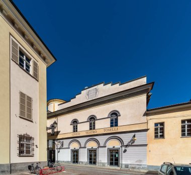 Cuneo, Piedmont, İtalya - 6 Ekim 2021: Toselli Tiyatrosu cephesi