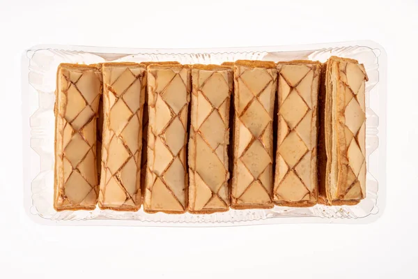 Cookie Sfogliatine Glasierte Blätterteigkekse Kunststoffschale Zum Verkauf Italienisches Dessert Isoliert — Stockfoto
