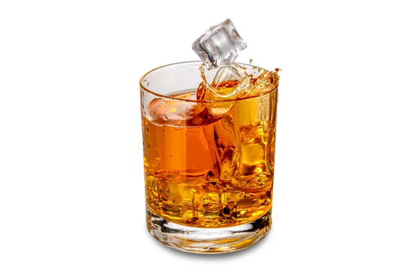 Glas Whisky Whisky Eller Bourbon Med Fallande Isbitar Med Stänk — Stockfoto