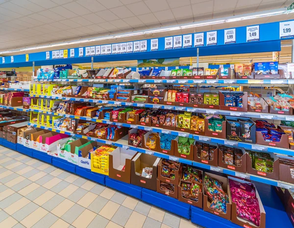 Fossano Italy October 2021 Shelves Sale Sweets Chocolate Snacks Candies — Fotografia de Stock