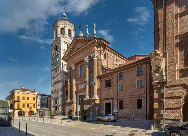 フォッサーノ イタリア 2022年2月27日 サンタ マリア大聖堂とサン ジョヴェナーレ Xviii世紀 シビックベル塔 Xv世紀 ローマ経由の歴史的建造物 — ストック写真