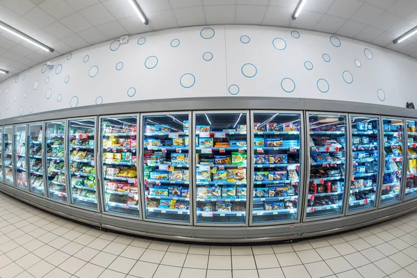 Fossano Itália Março 2022 Vitrines Refrigeradas Com Pacotes Alimentos Congelados — Fotografia de Stock