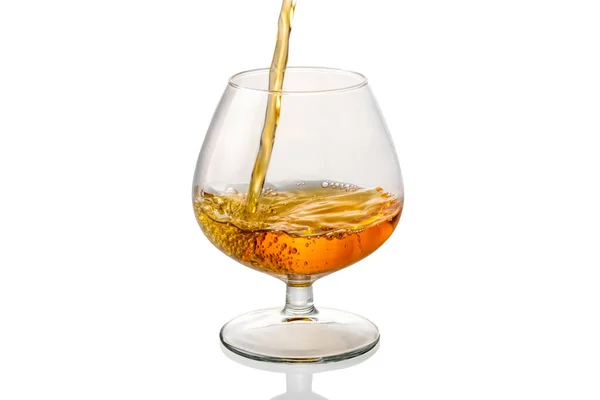 Franse Cognac Gegoten Glas Geïsoleerd Wit Clipping Pad — Stockfoto