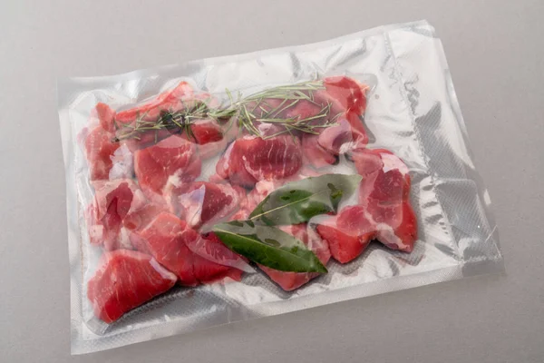 Ragoût Bœuf Cru Morceaux Viande Crue Emballé Sous Vide Scellé — Photo