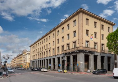 Cuneo, İtalya - 11 Nisan 2022: Cuneo ili yönetim binası.