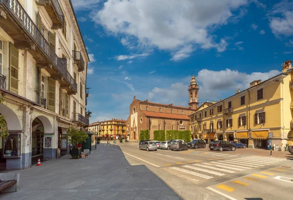 Saluzzo Cuneo Olaszország 2022 Április Piazza Risorgimento Történelmi Épületekkel Szűz — Stock Fotó