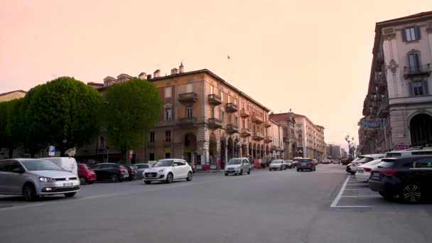 Cuneo Piedmont Italy April 2022 Corso Nizza Traffic Avenue Crosses — стоковое видео