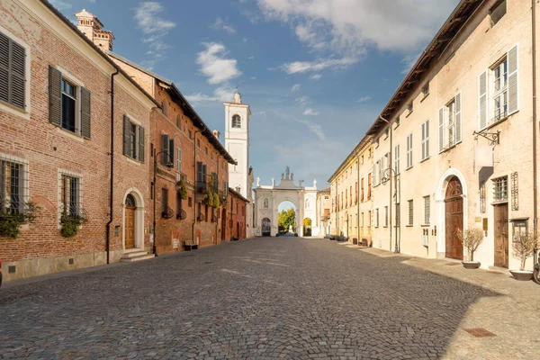 Cherasco Cuneo Italy Октября 2021 Vittorio Emanuele Historic Building Arch — стоковое фото