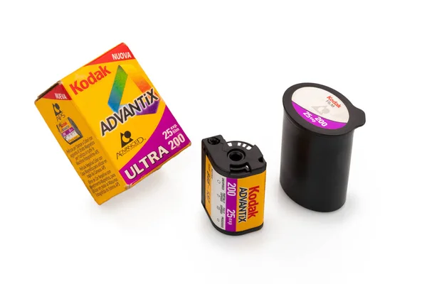 トリノ イタリア 2022年10月4日 Kodak Advantix Ultra 200ヴィンテージアナログフィルムは 1996年から2013年まで使用されていたApsカメラ用カラー印刷用 高度なフォトシステム — ストック写真