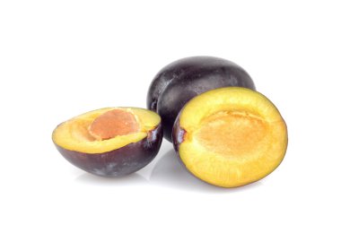 Grup üzerinde beyaz izole Erik