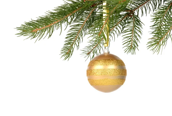 Arbre de Noël avec boule dorée isolé sur blanc — Photo