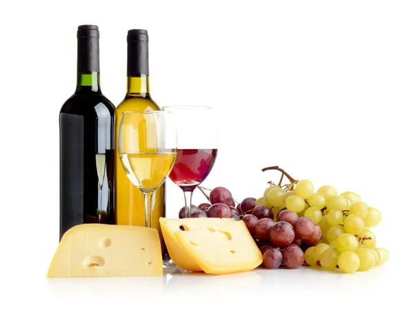 Vin, druer, ost isolert på hvit – stockfoto