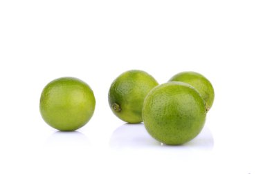 Beyaz bir arka plan üzerinde izole üç bütün limes 