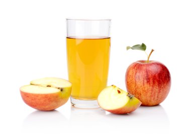 yakın çekim shot Kırmızı elma suyu ile dilimlenmiş