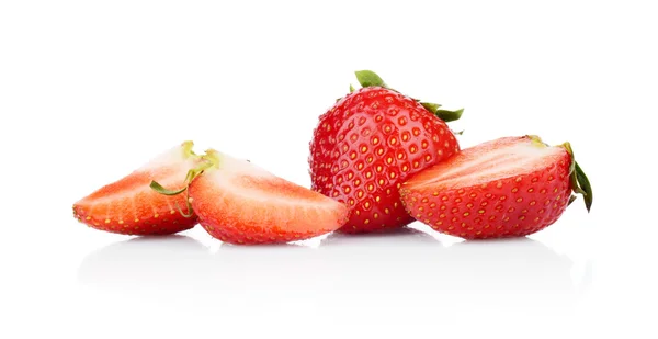 여러 슬라이스 딸기 절연 — 스톡 사진