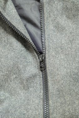 gri ceket ve fermuar