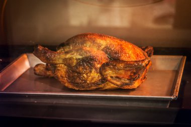 Fırında kızarmış tavuk.