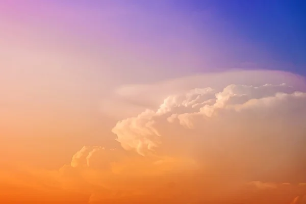 Paisagem nublada colorida — Fotografia de Stock