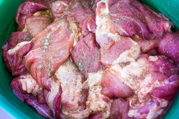Carne marinada cruda — Foto de Stock