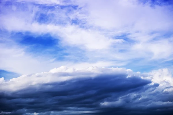 ふわふわ雲および大気 — ストック写真