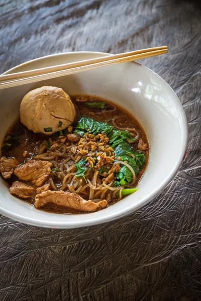 Fideos asiáticos con sopa de sangre — Foto de Stock