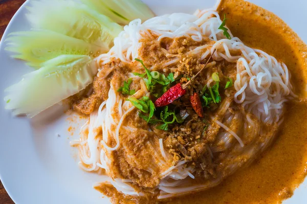 Beras vermicelli dengan saus kari — Stok Foto