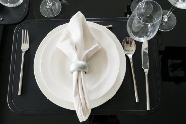 Masa dekorasyonu için yemek vakti