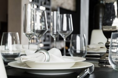 Masa dekorasyonu için yemek vakti