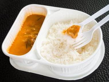 pirinç ve köri yemek kutusu küme